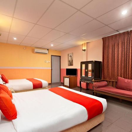 Hotel Dj Palace Lumut Extérieur photo
