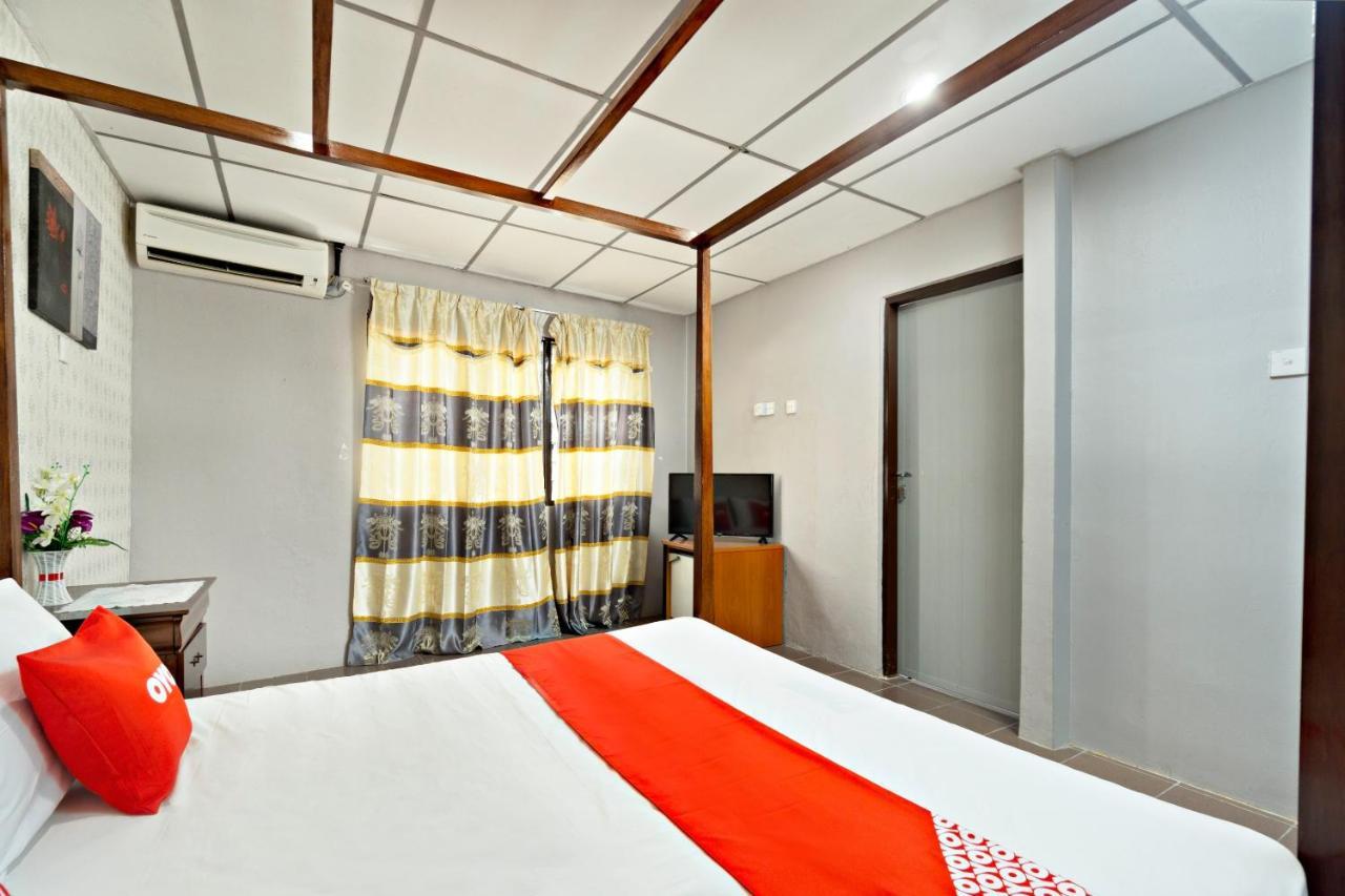 Hotel Dj Palace Lumut Extérieur photo