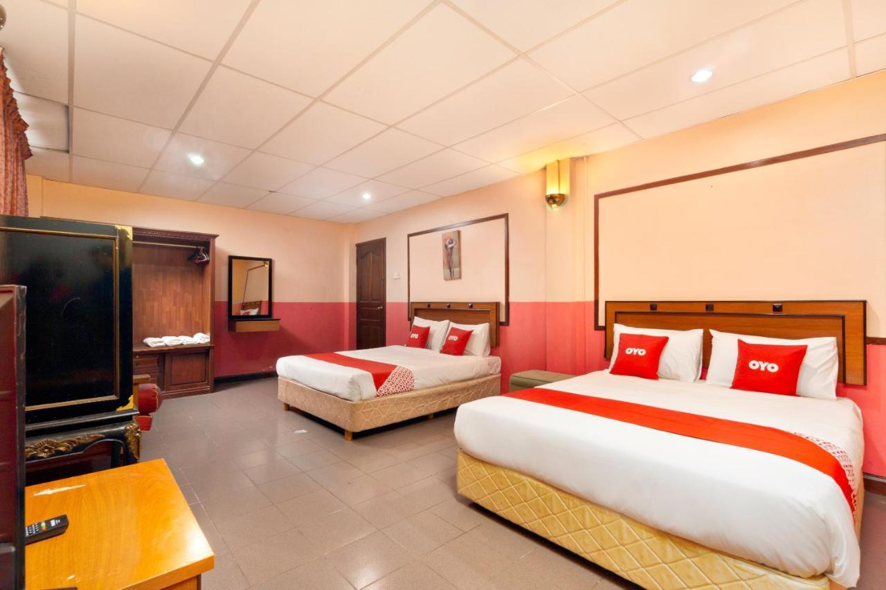 Hotel Dj Palace Lumut Extérieur photo