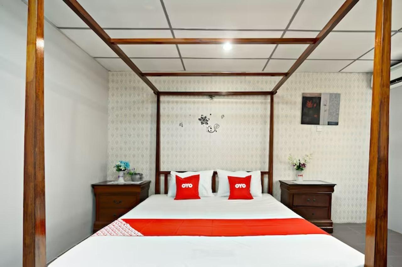 Hotel Dj Palace Lumut Extérieur photo