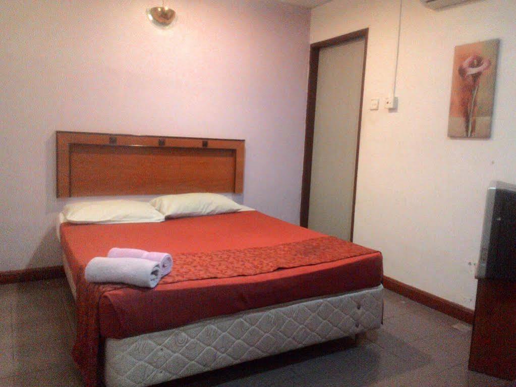 Hotel Dj Palace Lumut Extérieur photo