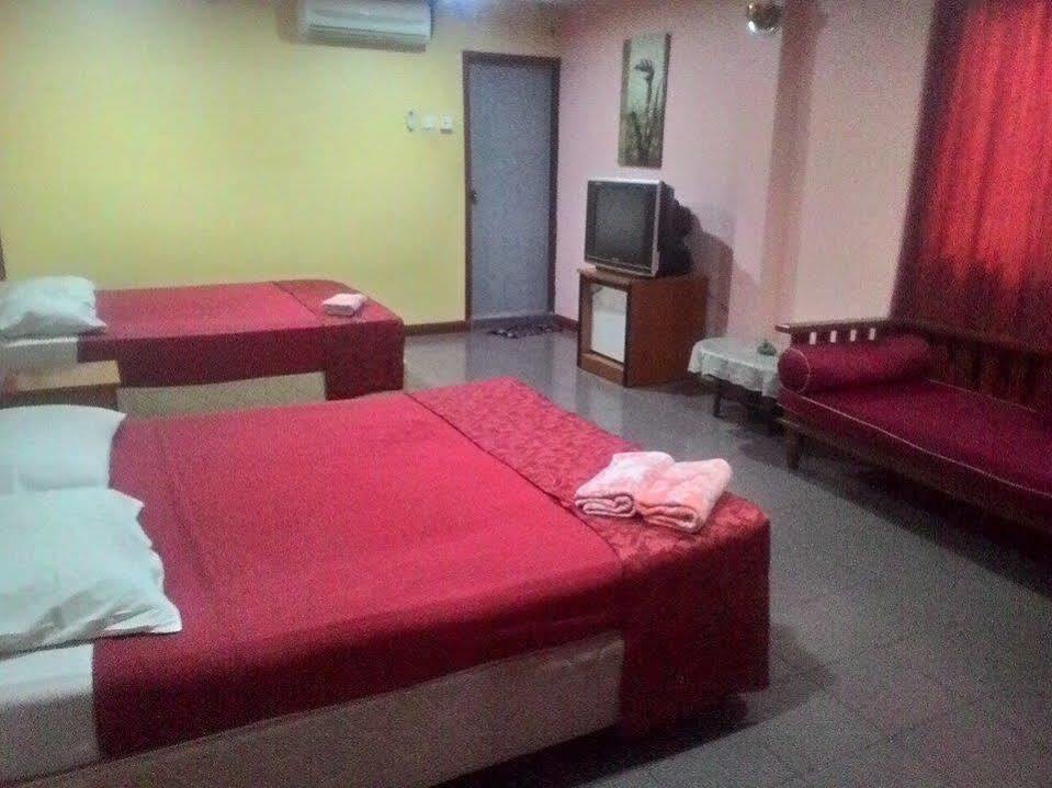 Hotel Dj Palace Lumut Extérieur photo