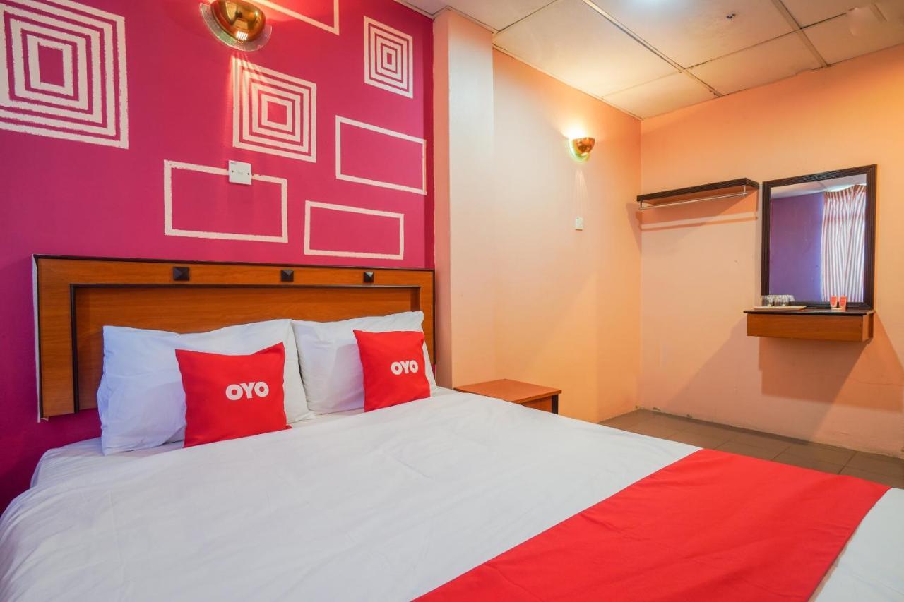 Hotel Dj Palace Lumut Extérieur photo